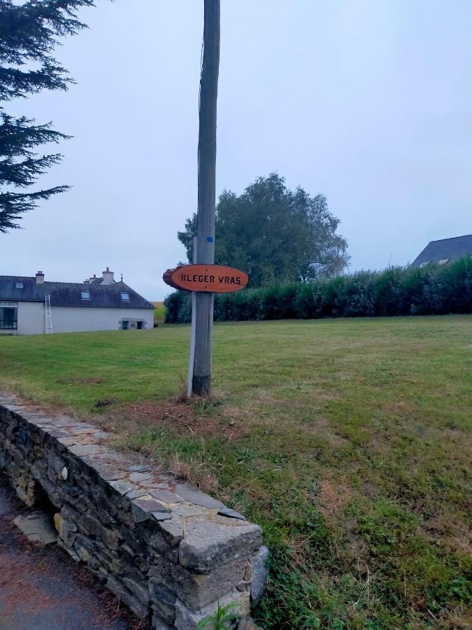 La Petite Maison Bleue Lopérec 外观 照片